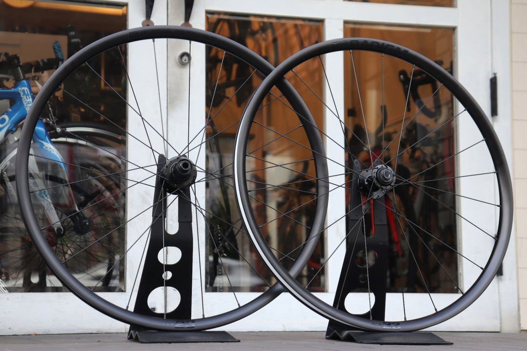 ボントレガー BONTRAGER パラダイム PARADIGM 23 TLR DISC アルミ チューブレスレディ ホイールセット シマノ 11/12S 【横浜店】