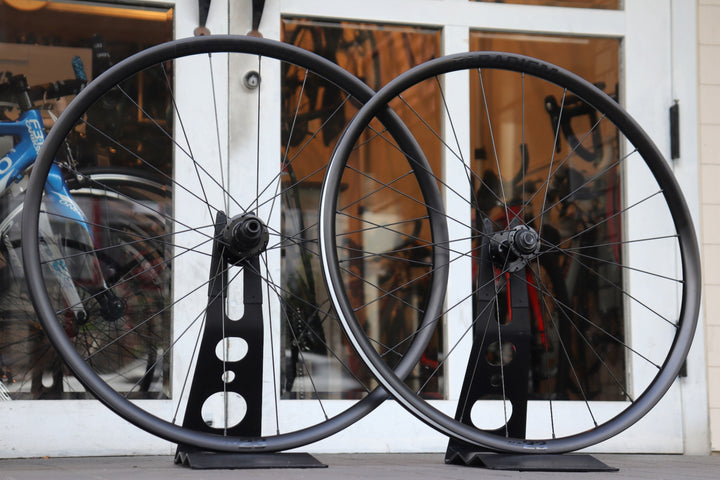 ボントレガー BONTRAGER パラダイム PARADIGM 23 TLR DISC アルミ チューブレスレディ ホイールセット シマノ 11/12S 【横浜店】