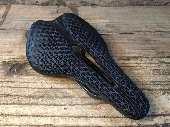 JW580 セライタリア selle italia ノヴァス NOVUS BOOST EVO 3D サドル カーボンレール 黒 145mm L3