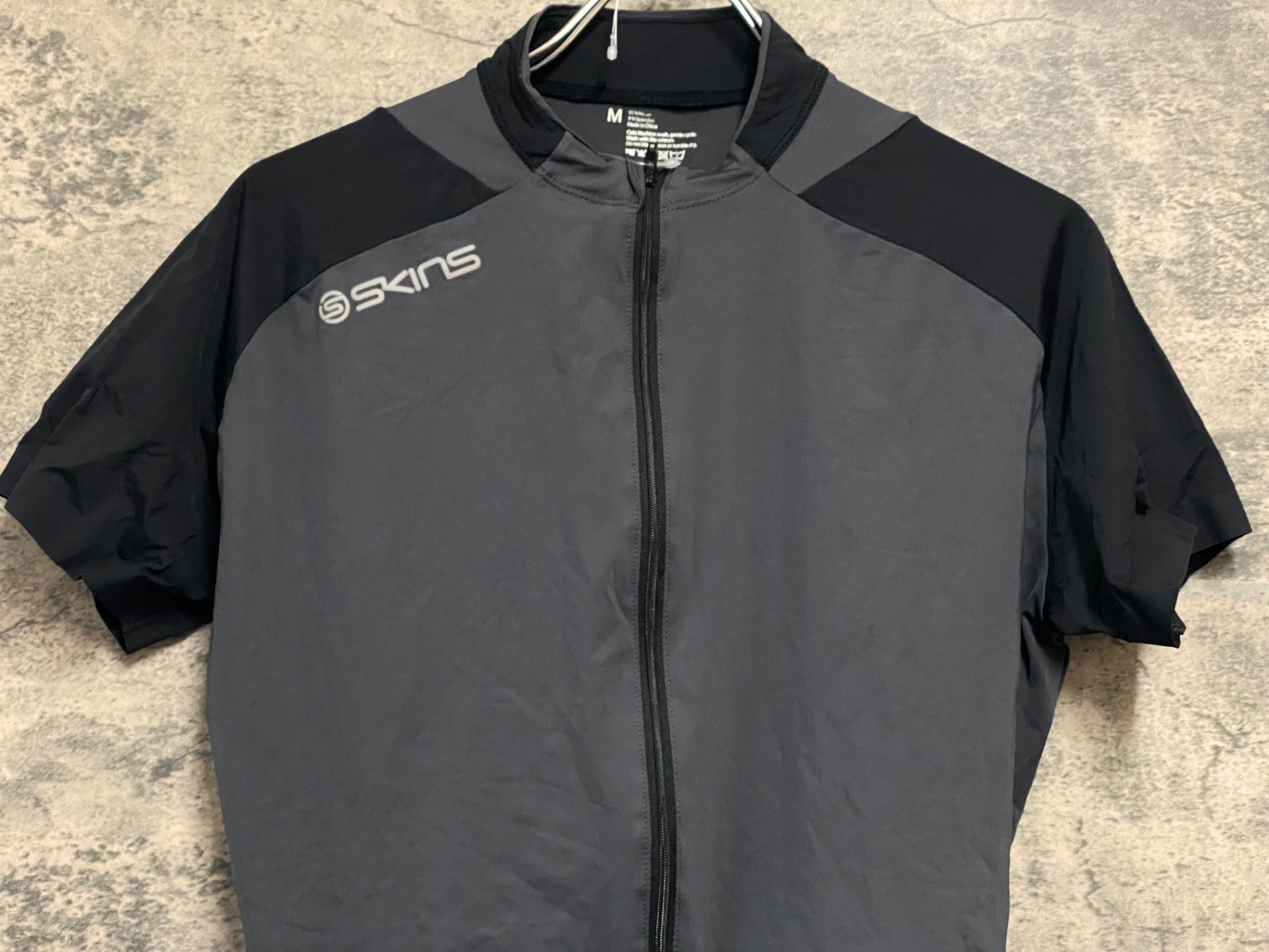 JS649 スキンズ SKINS 半袖 サイクルジャージ 黒 グレー M – BICI