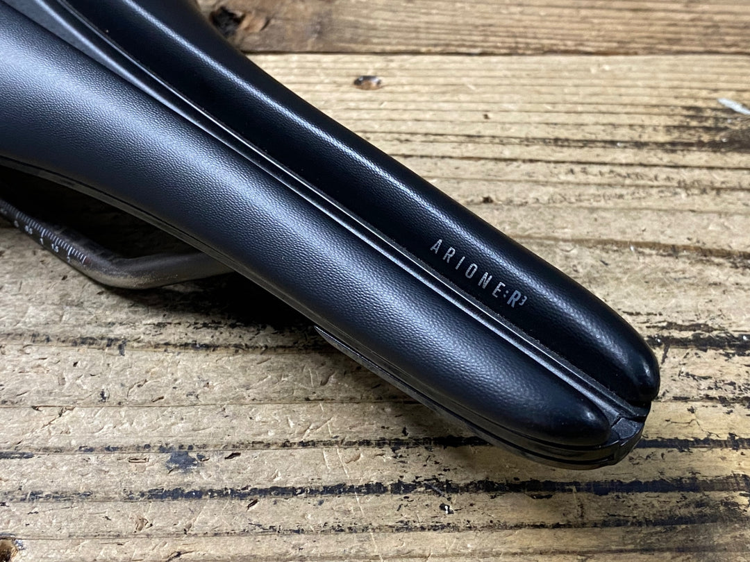 KO601 フィジーク fizik アリオネ ARIONE R3 VERSUS evo サドル 黒 kium