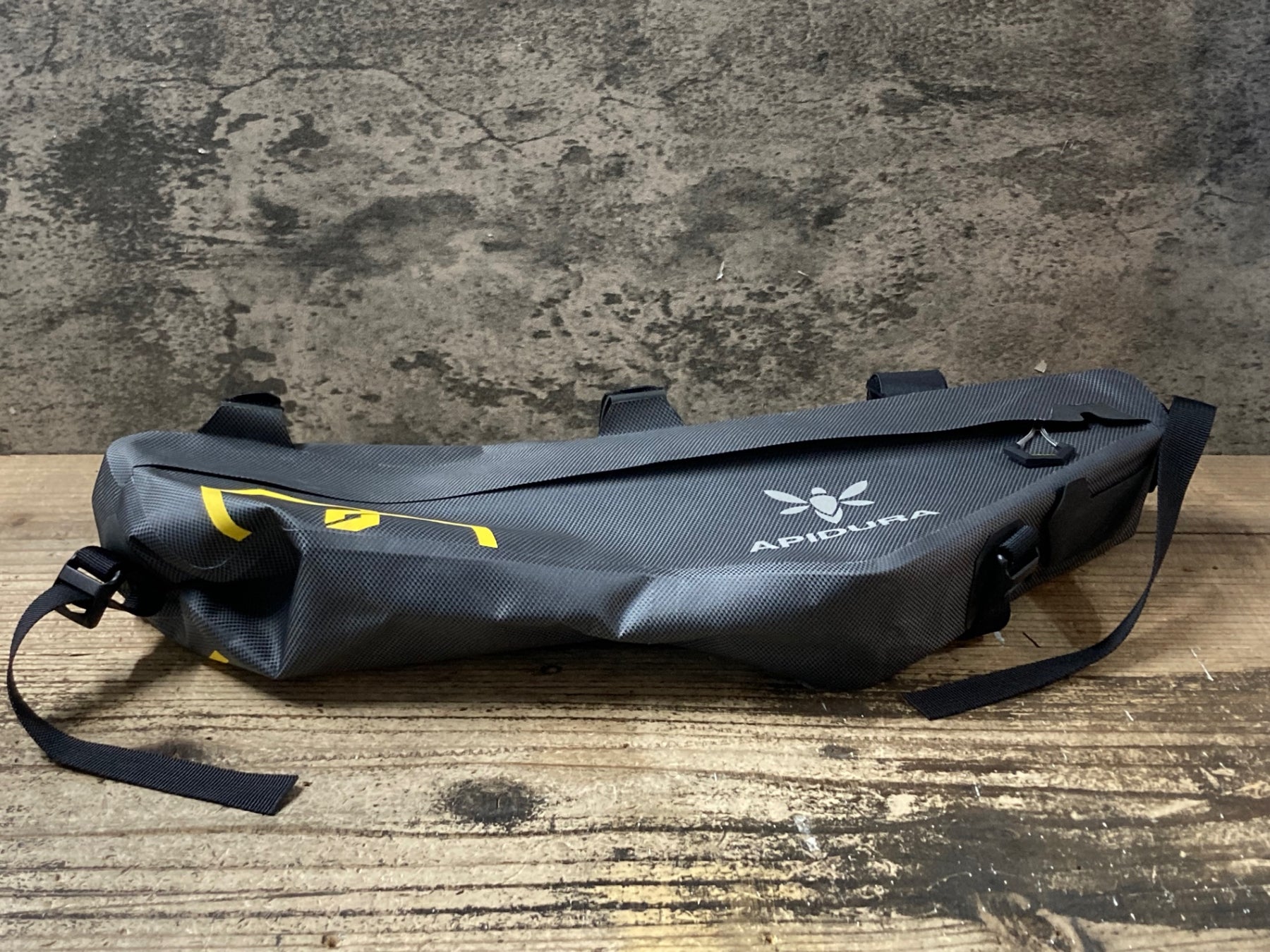 JX816 アピデュラ APIDURA エクスペディション フレームパック 3L