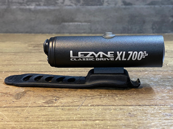 JT163 レザイン LEZYNE CLASSIC DRIVE 700 XL フロントライト 黒 点灯確認済み