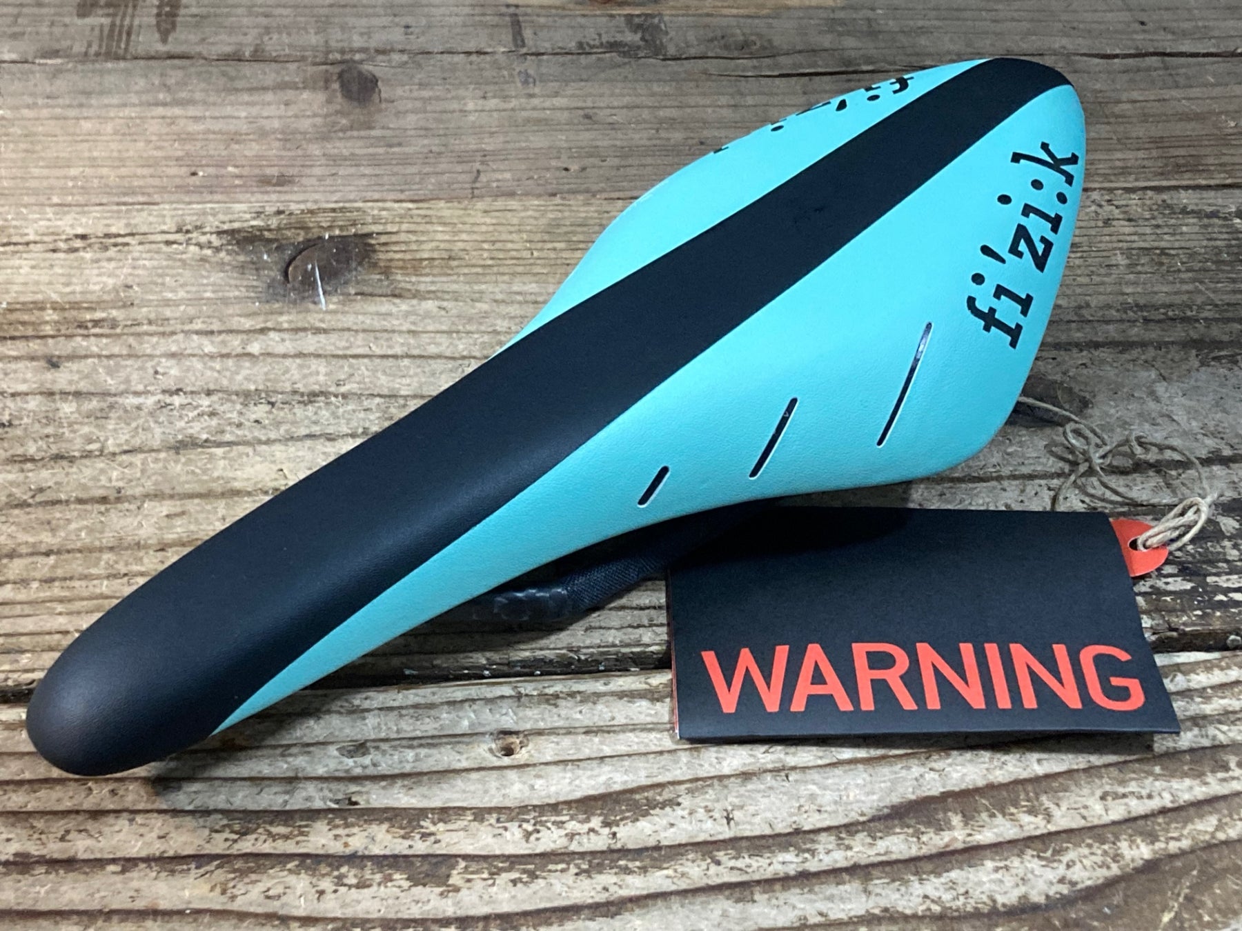 JY022 フィジーク fizik アリオネ ARIONE R3 サドル 黒 チェレステ