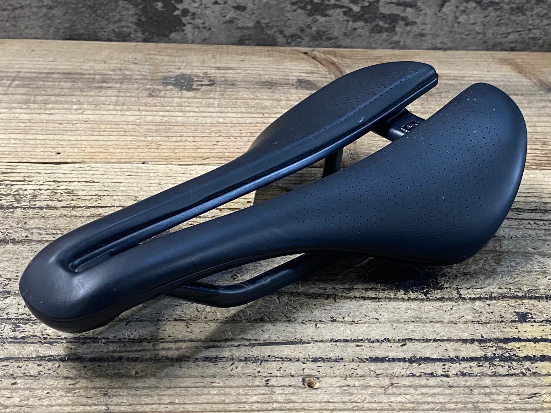 KD672 BONTRAGER AEOLUS PRO サドル 145mm幅 カーボンレール – BICI
