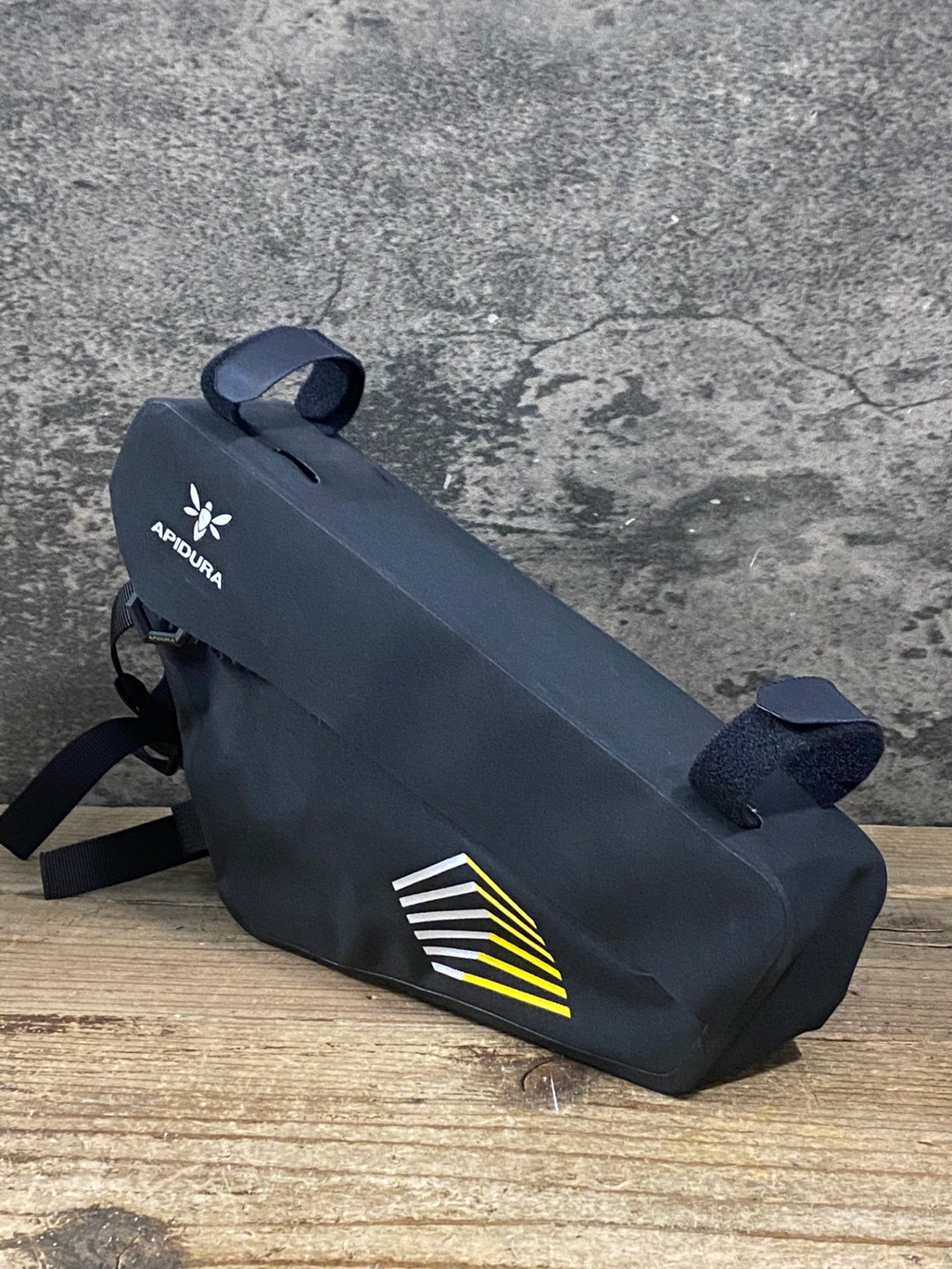 KO027 アピデュラ APIDURA レーシング フレームパック 防水 フレームバッグ 2.4L