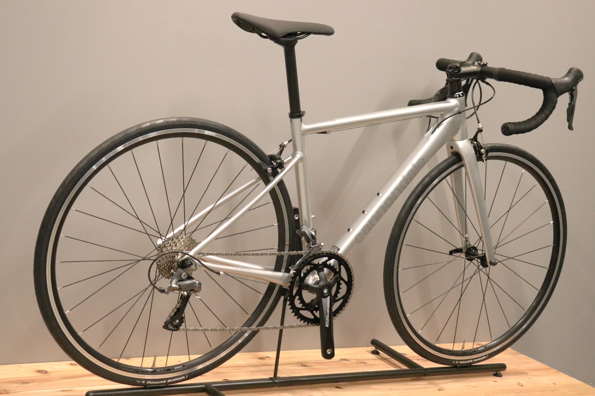 未使用 キャノンデール CANNONDALE キャド CAAD OPTIMO 4 2025モデル