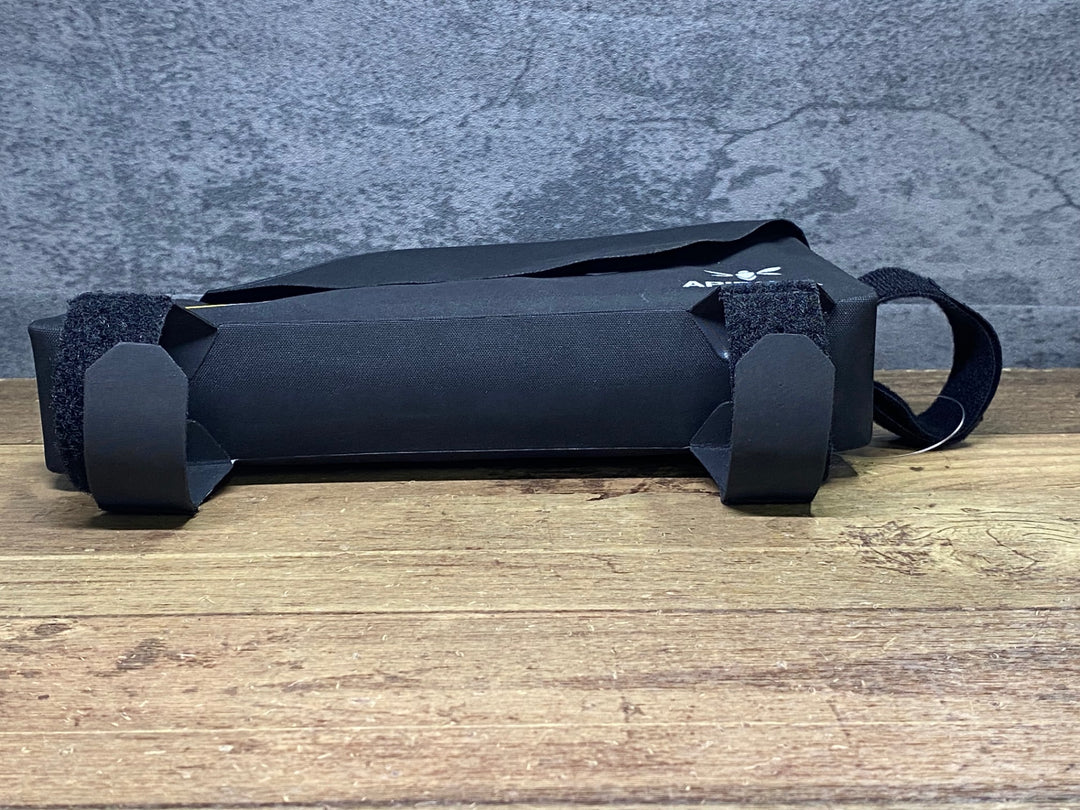 IY826 アピデュラ APIDURA レーシング・トップチューブパック 黒 1L