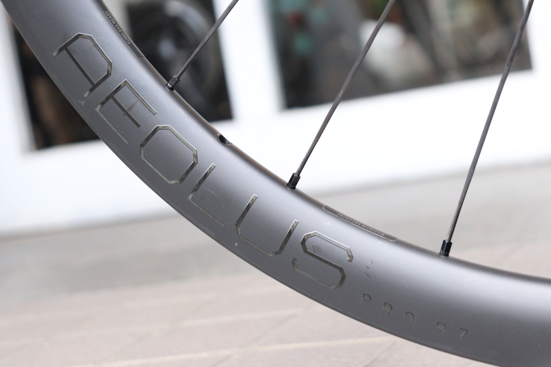 ボントレガー BONTRAGER アイオロス プロ AEOLUS PRO 37 DISC カーボン