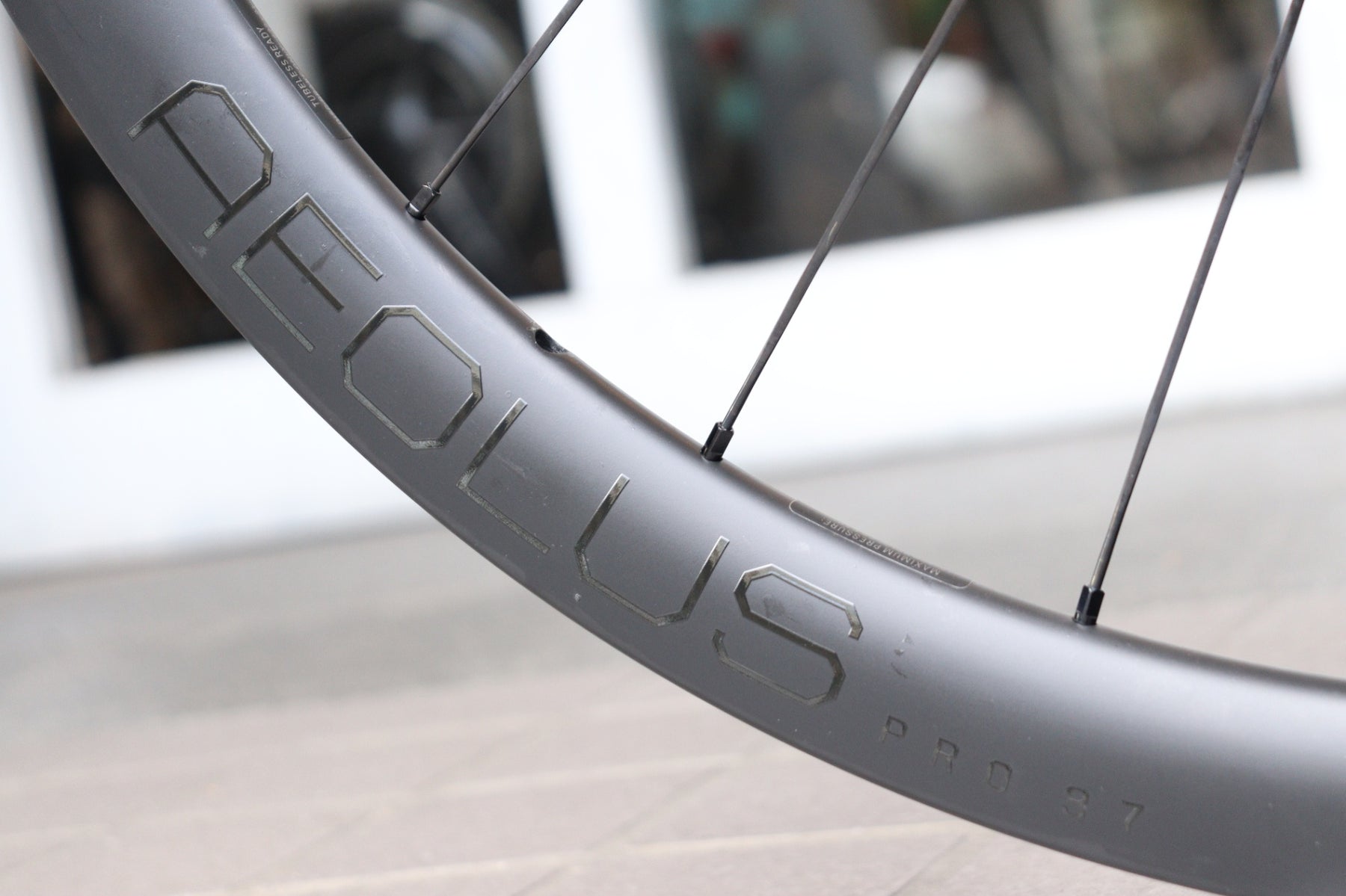 ボントレガー BONTRAGER アイオロス プロ AEOLUS PRO 37 DISC カーボン