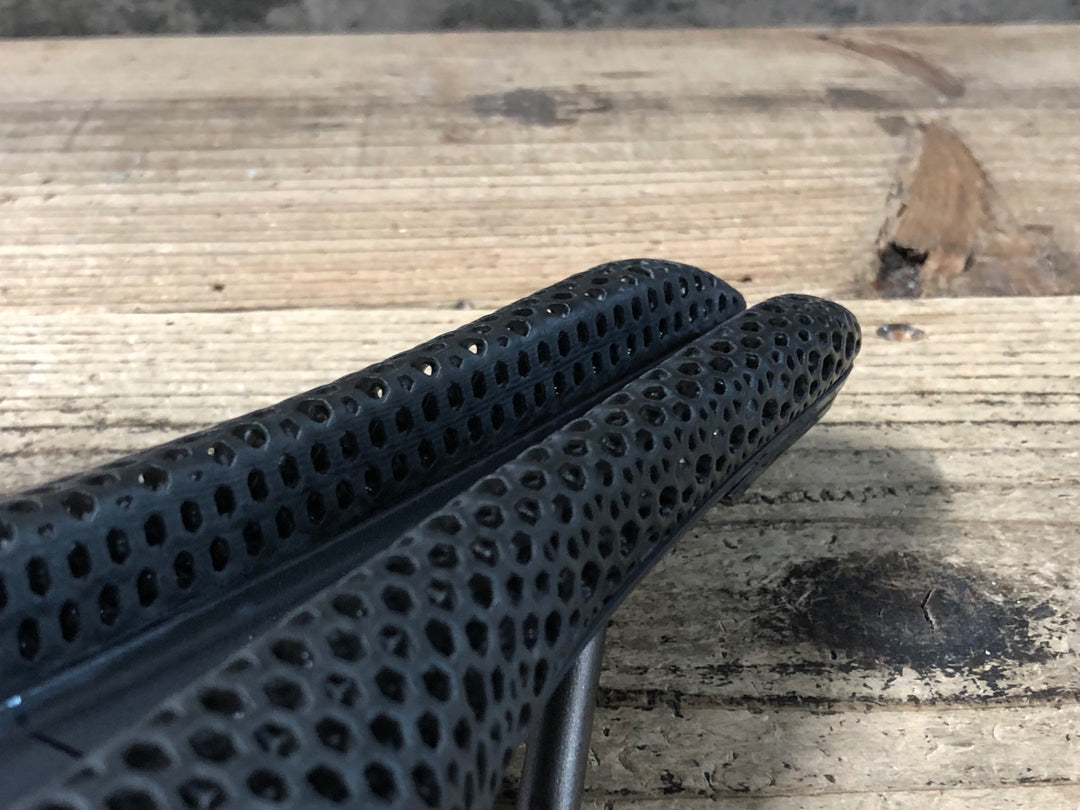 KC083 フィジーク Fizik ANTARES Versus Adaptive R1 3D サドル kium レール 139mm
