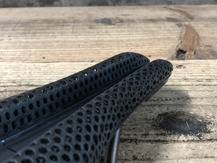 KC083 フィジーク Fizik ANTARES Versus Adaptive R1 3D サドル kium レール 139mm