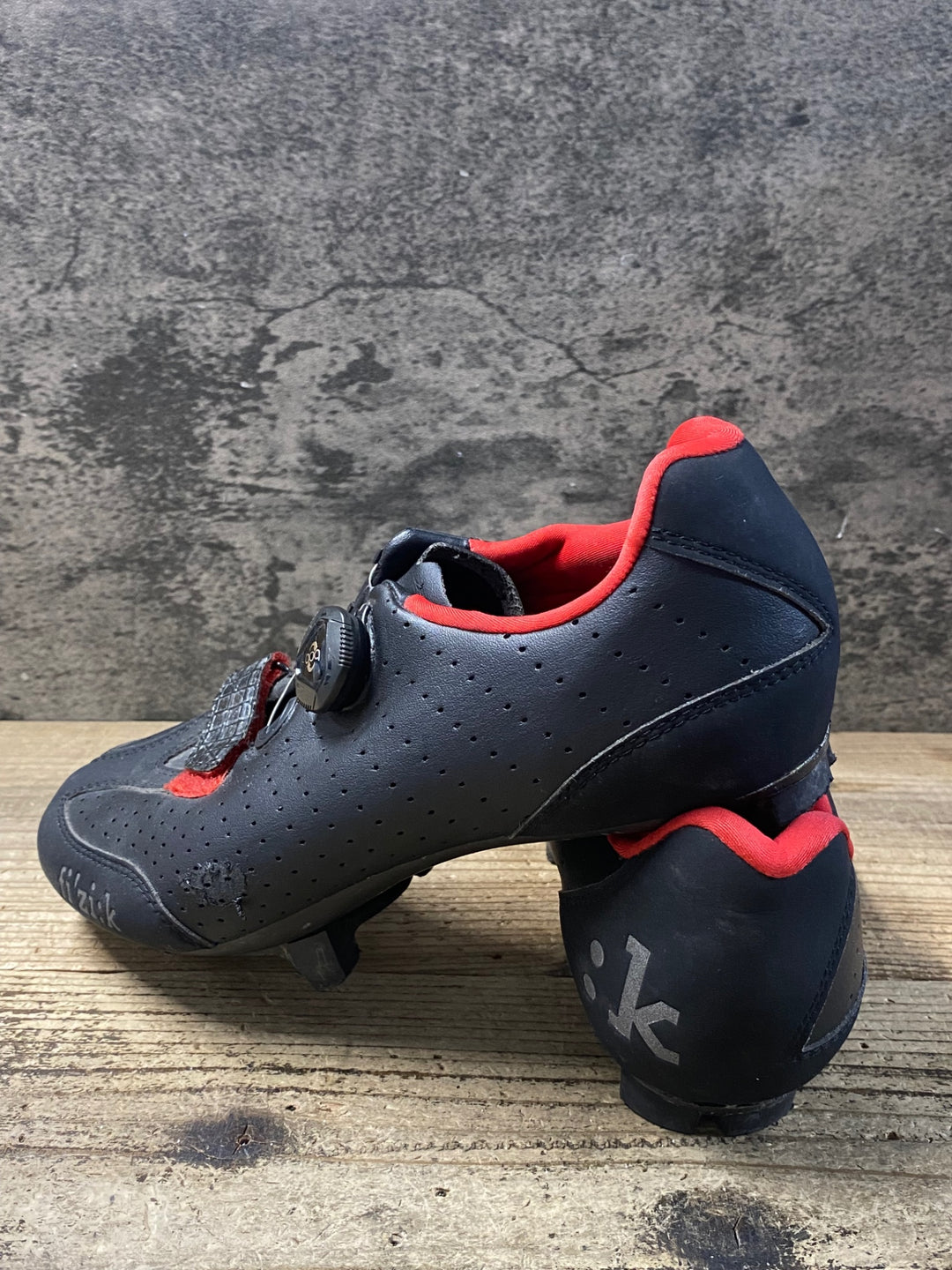 KB931 フィジーク Fizik R3 ROAD SHOES ビンディングシューズ 黒 3穴 EU41.5 ※タバコ臭