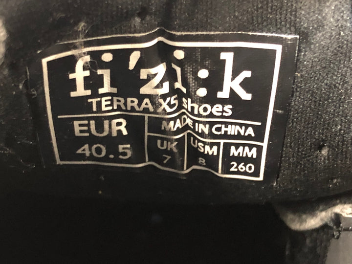 JY777 フィジーク fizik TERRA X5 Shoes ビンディングシューズ 黒 EU40.5 2穴