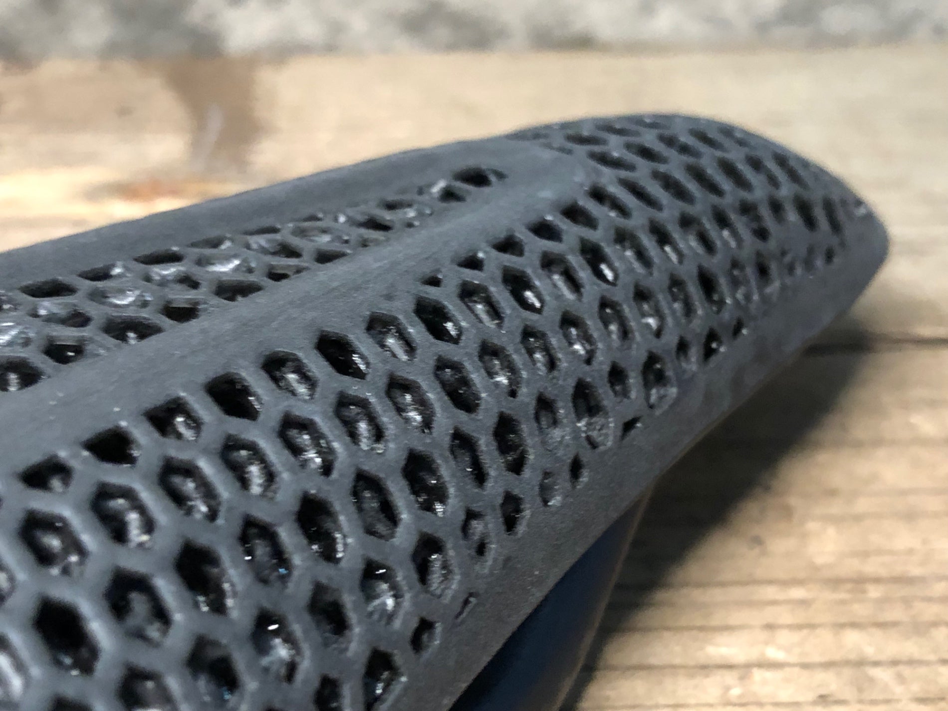 JN707 フィジーク fizik VENTO ARGO 00 ADAPTIVE サドル 140mm