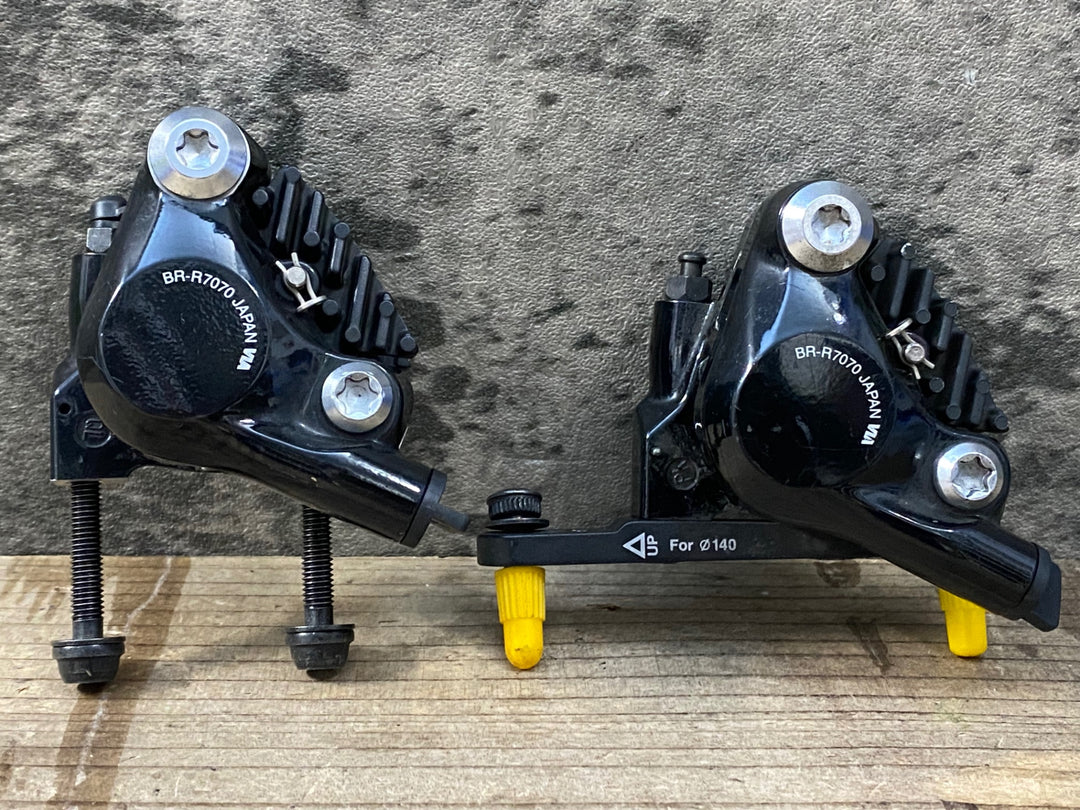 JT714 シマノ SHIMANO 105 BR-R7070 ディスクブレーキキャリパー 前後セット