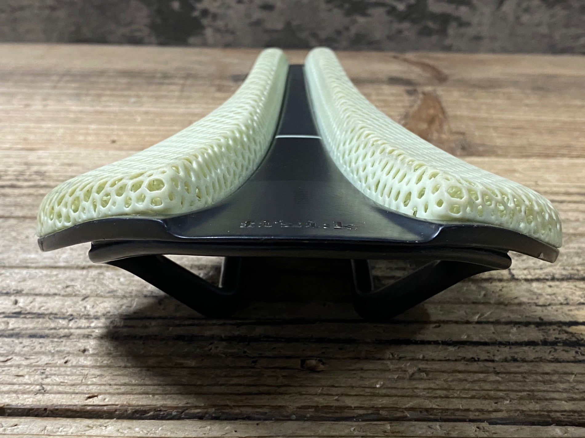 KI607 フィジーク fizik VERSUS EVO ANTARES 00 ADAPTIVE サドル LARGE