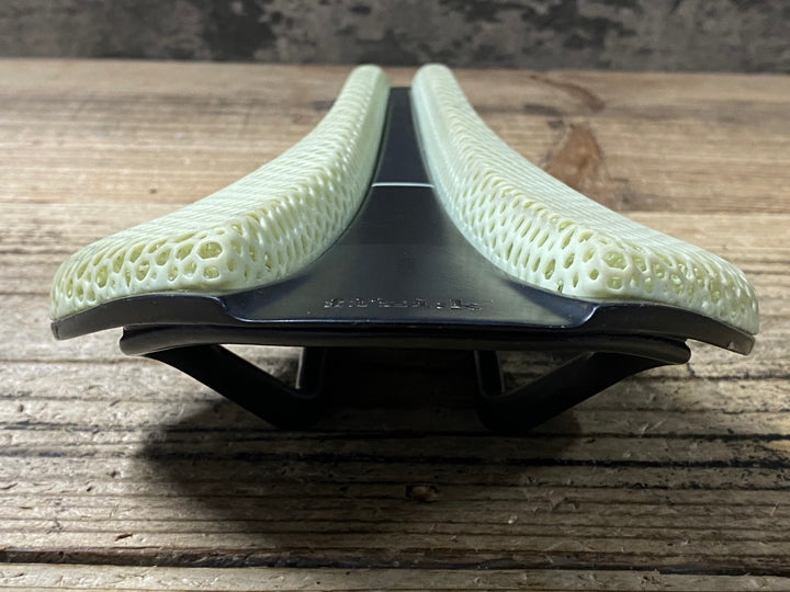KI607 フィジーク fizik VERSUS EVO ANTARES 00 ADAPTIVE サドル LARGE 146mm カーボンレール 白