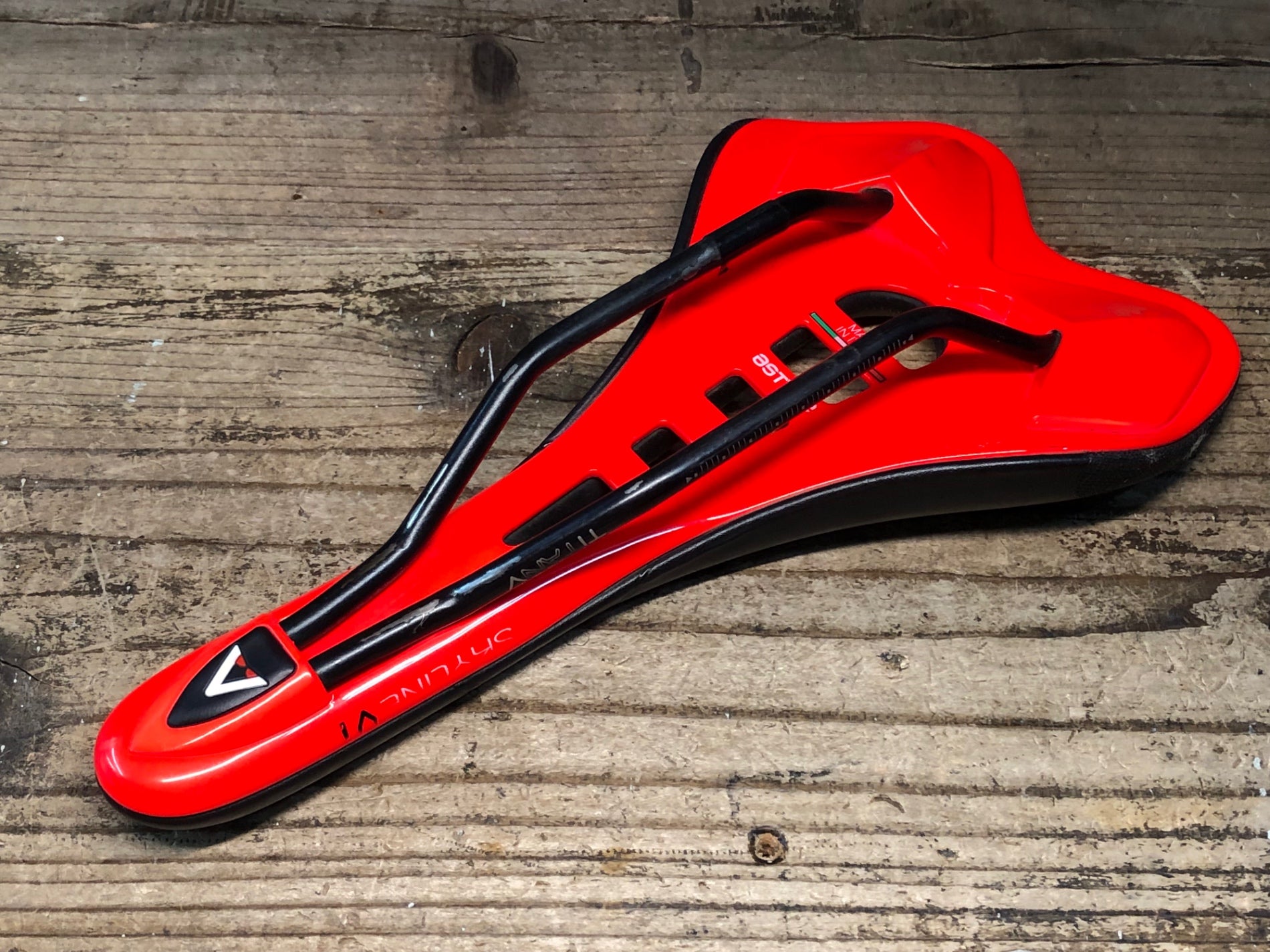 ASTVTE　アスチュート　SKYLINE-VT スカイライン　VT ASTVTE ( アスチュート ) サドル SKYLITE-VT TACA CARBON