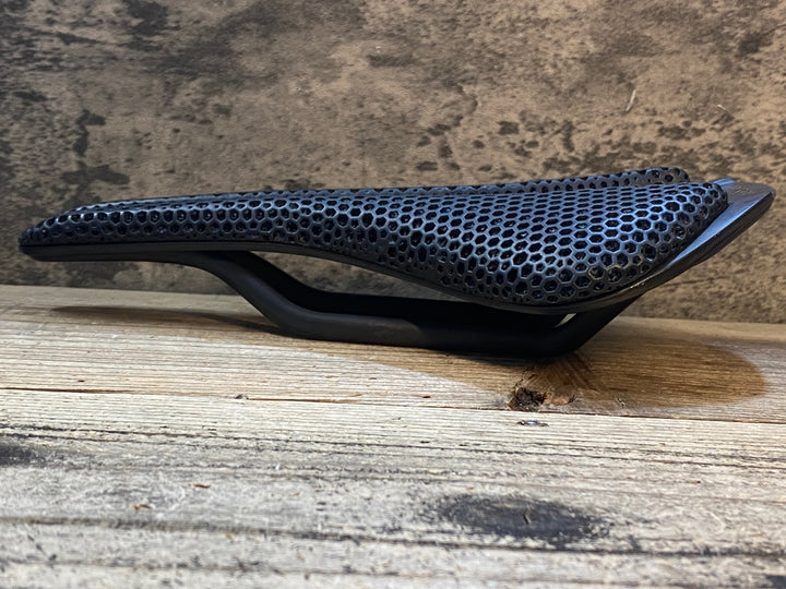 JW318 フィジーク fizik アンタレス ANTARES VERSUS EVO ADAPTIVE REGULAR サドル カーボンレール 黒