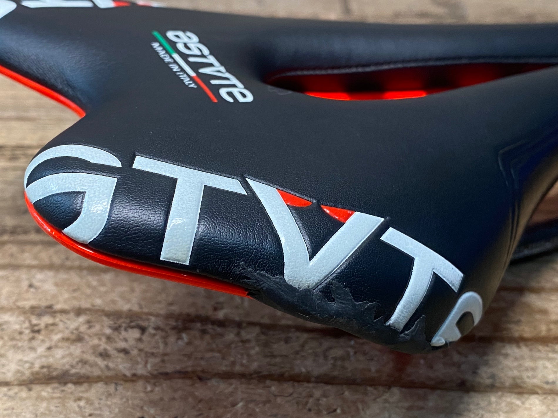 JP011 アスチュート ASTVTE SKY 3.0 サドル 黒 カーボンレール 135mm