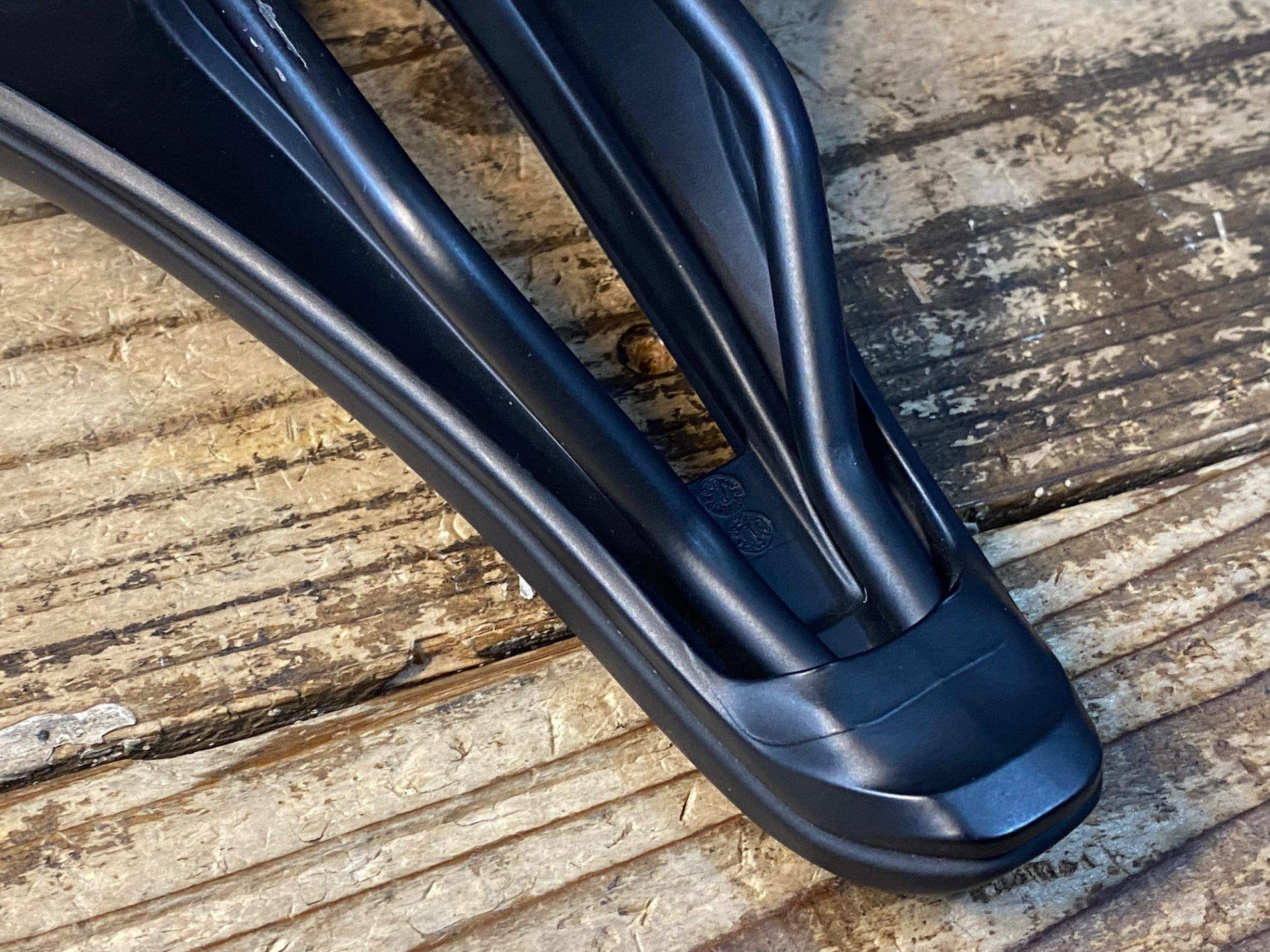 JW239 スペシャライズド SPECIALIZED POWER EXPERT サドル 黒 Hollow