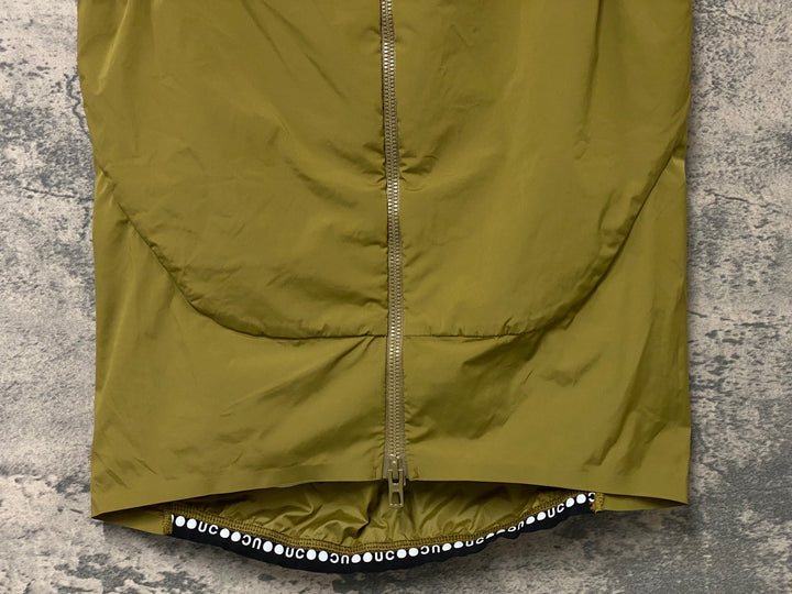 KN739 ユニバーサルカラーズ Universal Colours CHROMA INSULATED GILET ジレ サイクルベスト カーキ XS