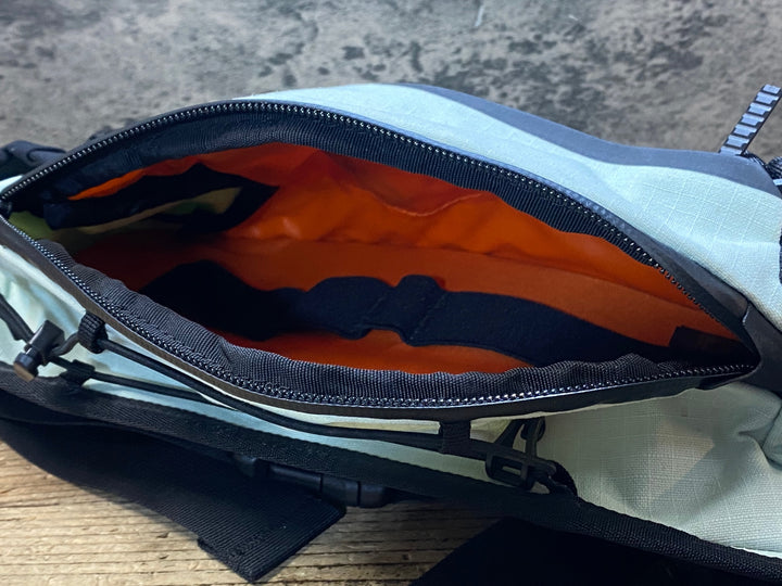 JW718 ラファ Rapha TRAIL HIP PACK ウエストポーチ 白 黒