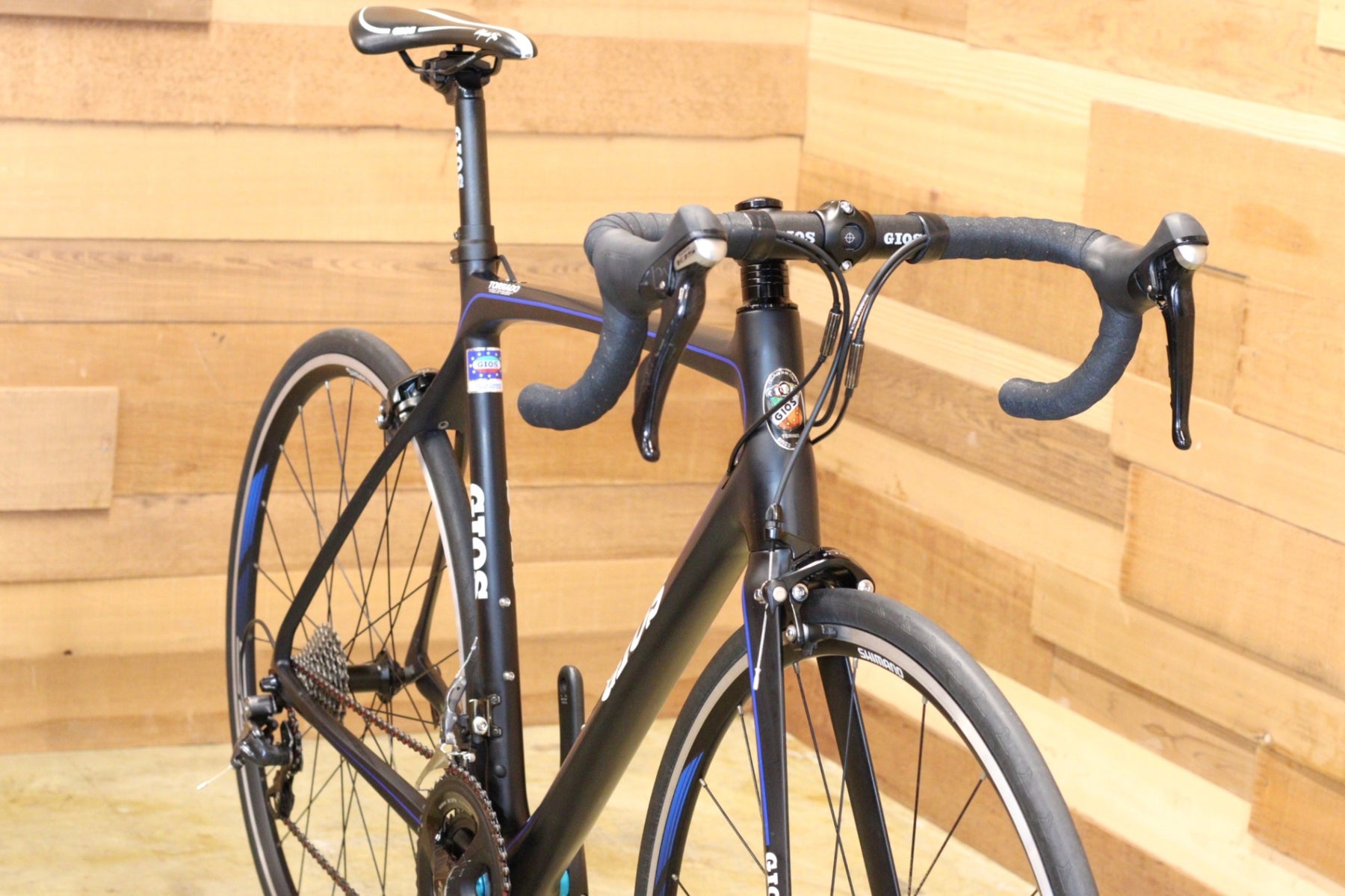 GIOS ロードバイク カーボン ブラック TORNADO SHIMANO105 ウエムラサイクルパーツインターネット店 / 【数量限定】GIOS (ジオス