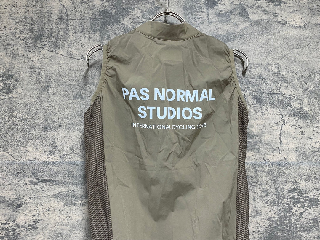 JY511 パスノーマルスタジオ PAS NORMAL STUDIOS Mechanism Stow Away Gilet ジレ サイクルベスト ベージュ M