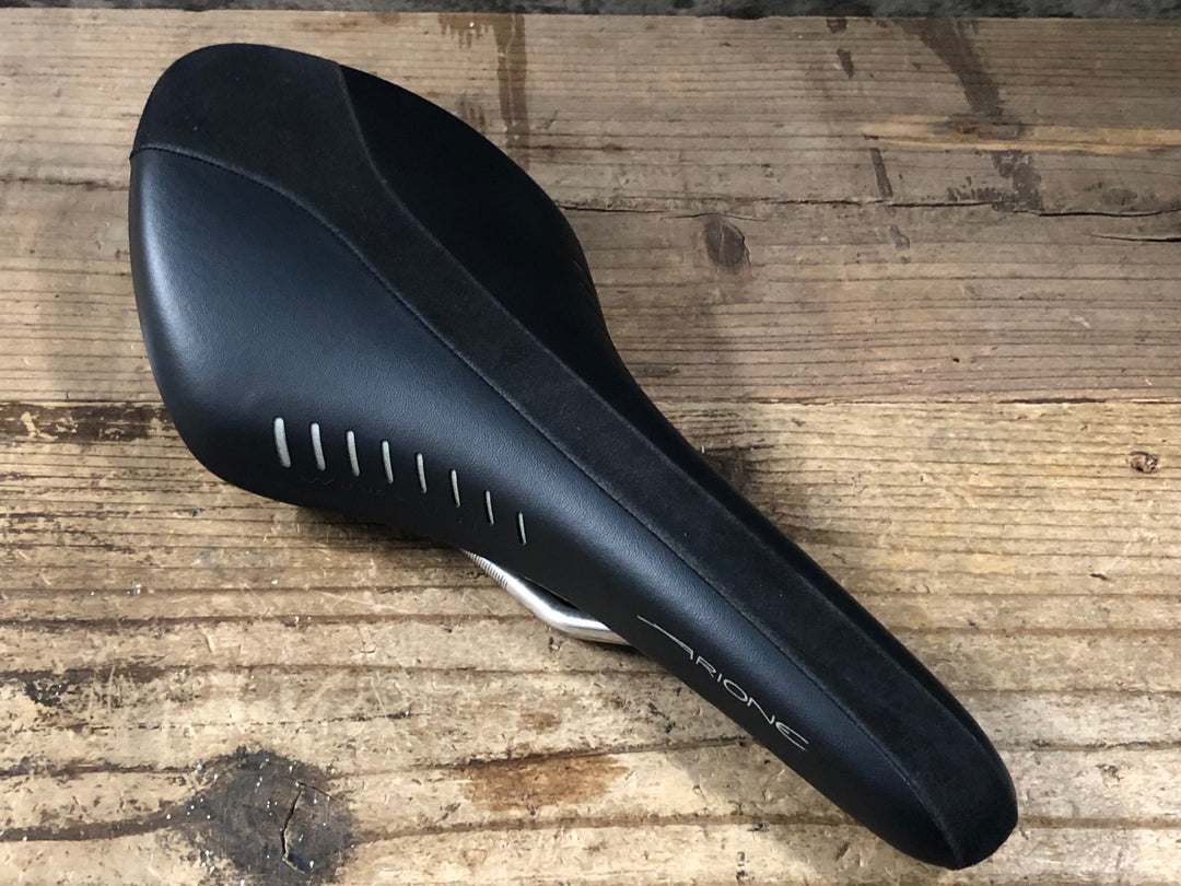 KM546 フィジーク fizik ARIONE R3 サドル 黒 kiumレール ※マーカー痕