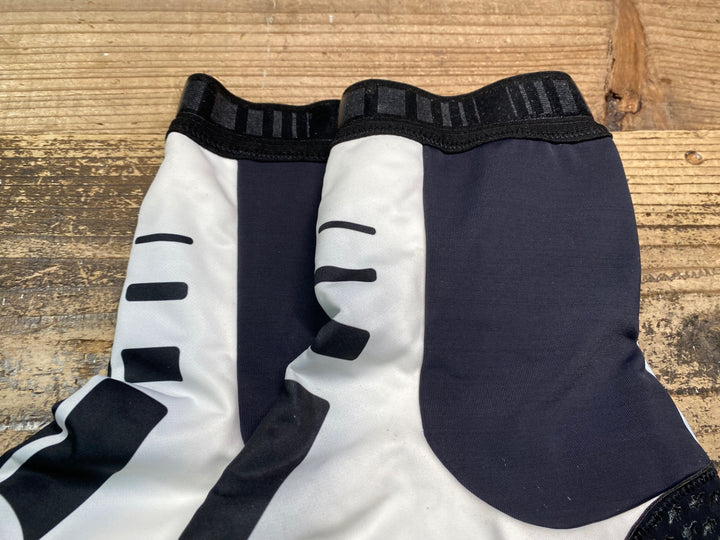 JQ191 アソス assos winterBootie S7 シューズカバー 白黒 2 裏起毛 汚れあり