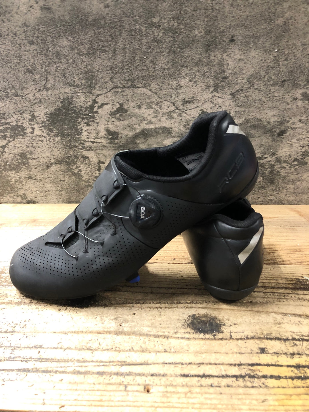 KA353 シマノ SHIMANO RC3 SHRC302M L01S ビンディングシューズ BOA 3穴 黒 EU43 ※傷