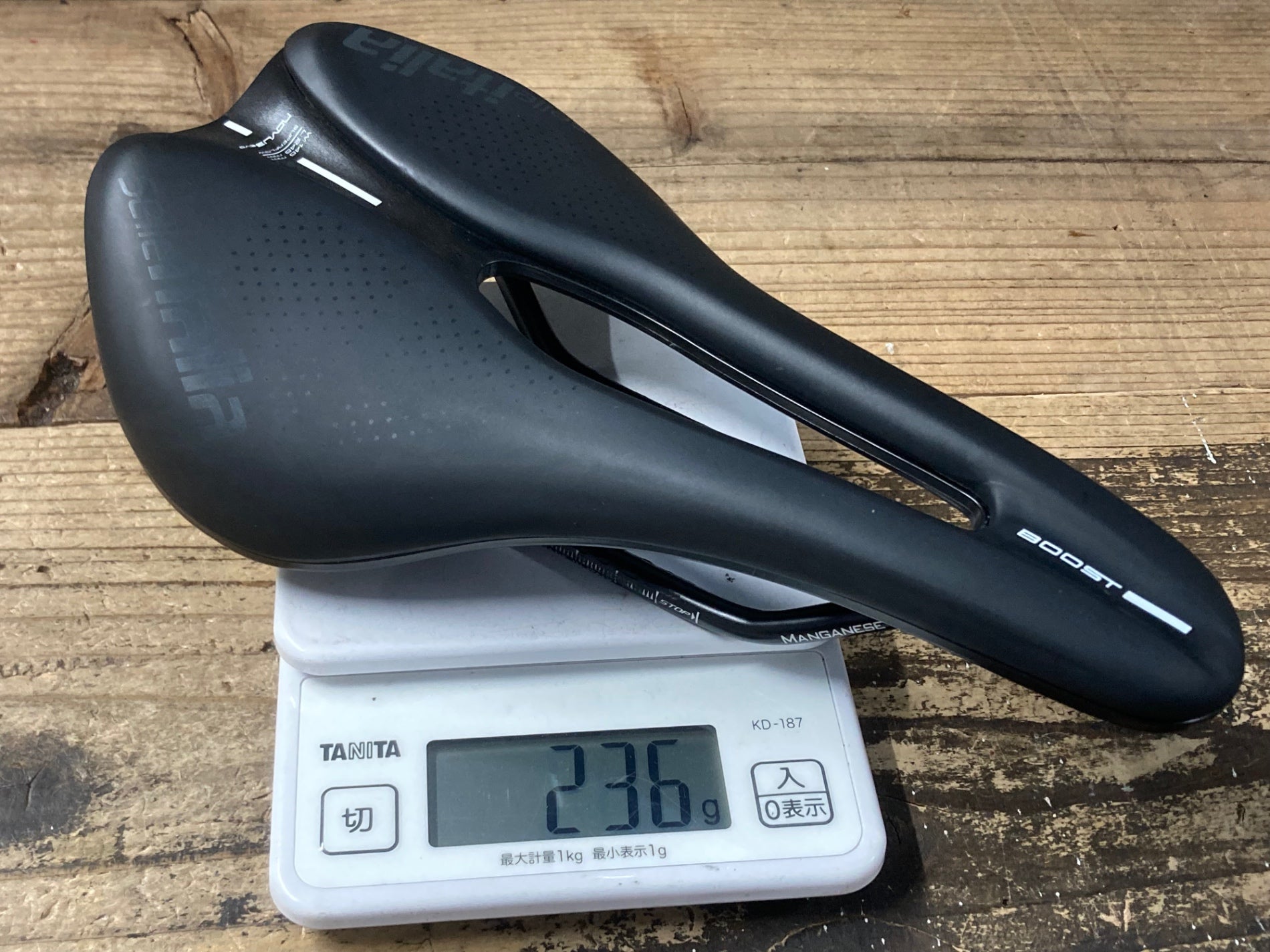 KM391 セライタリア selle italia BOOST NOVUS EVO サドル 黒 145mm