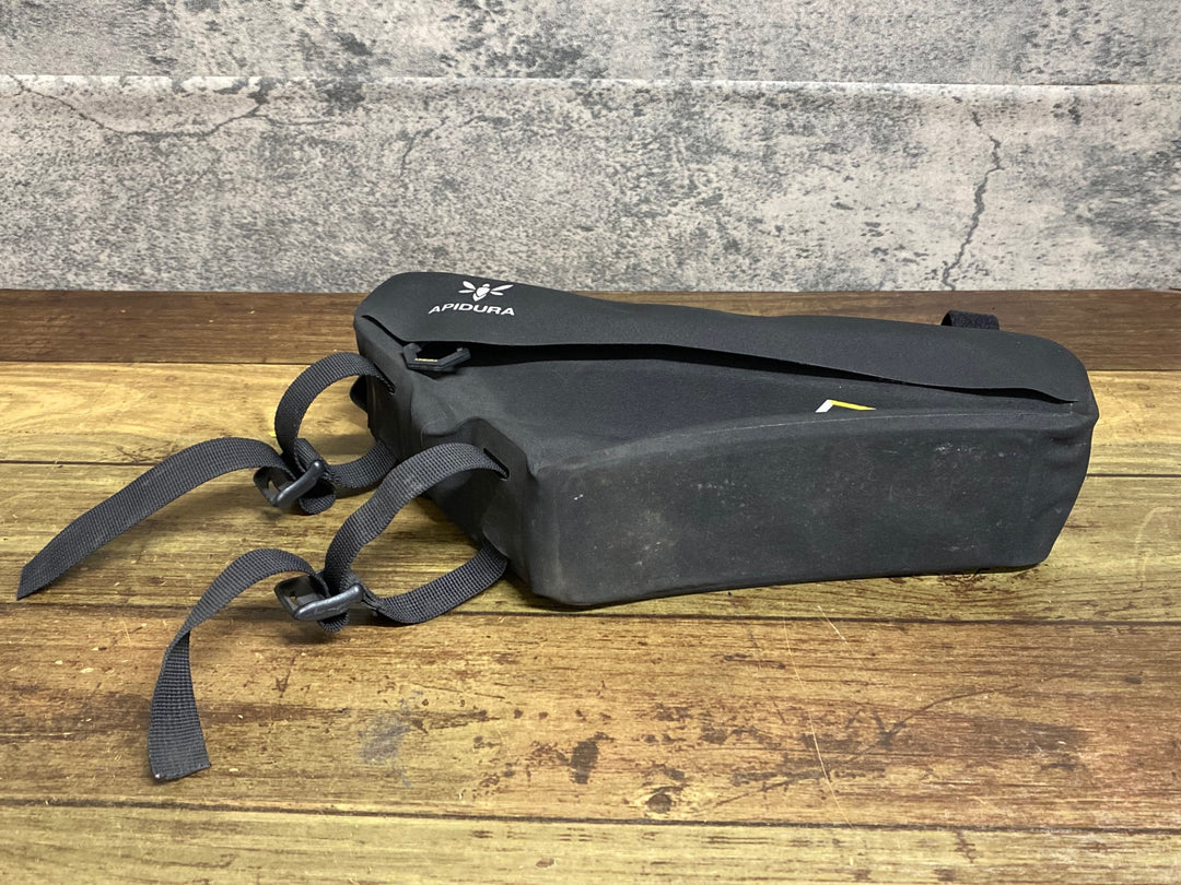 KI942 アピデュラ APIDURA RACING FRAME PACK 2.4L フレームバッグ 黒