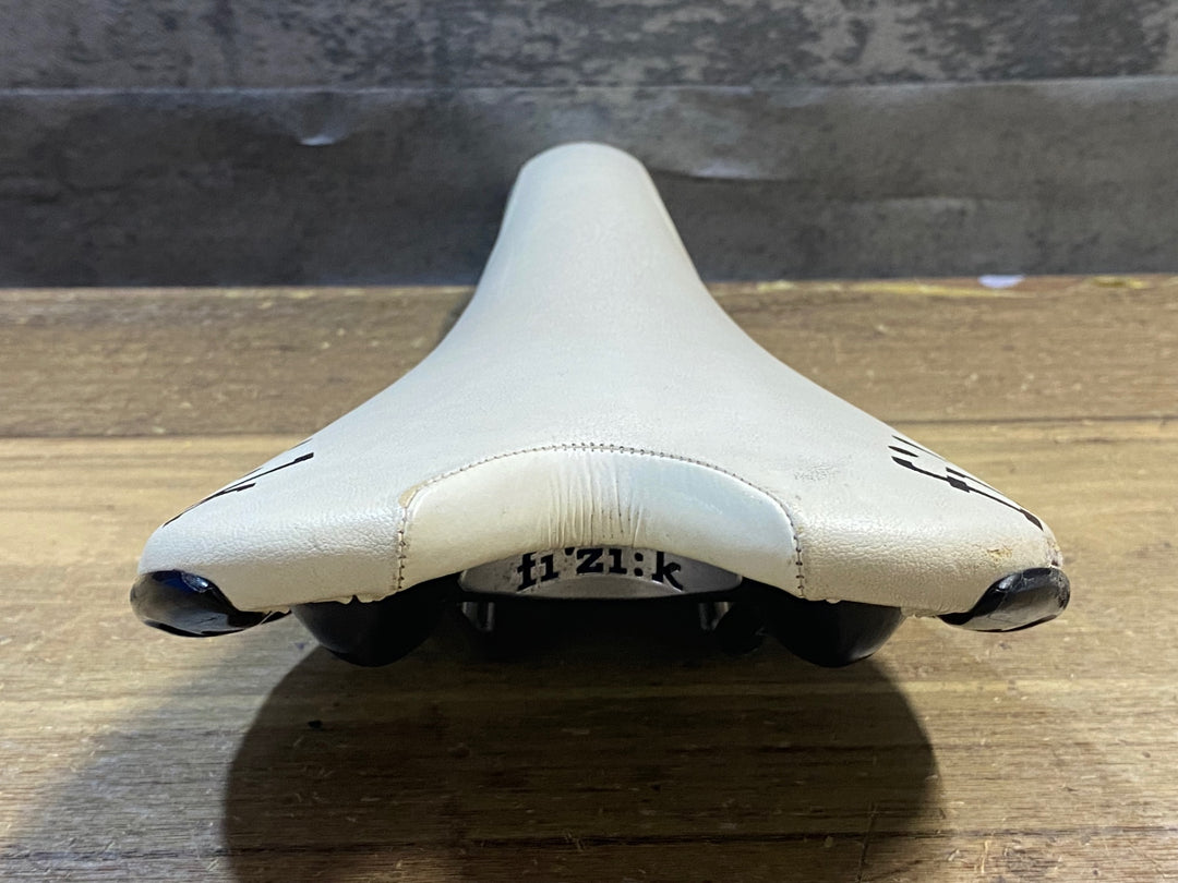 JT772 フィジーク fizik アリアンテ ALiANTE サドル 白 kium レール