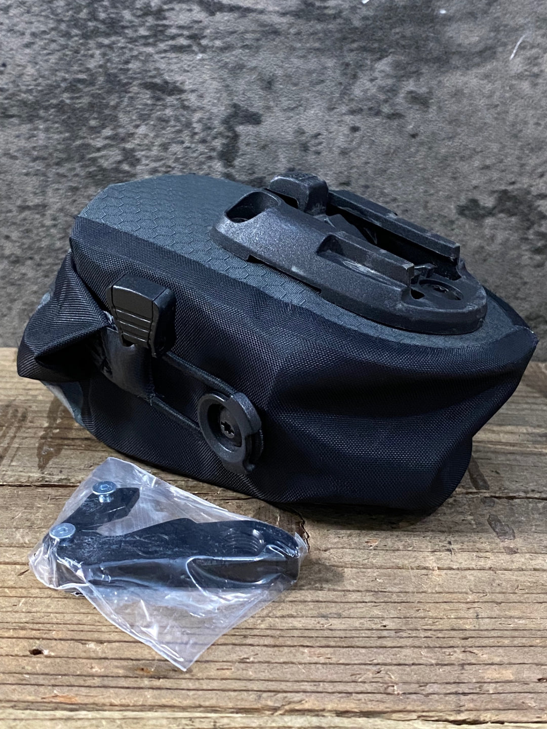 JY844 オルトリーブ ORTLIEB サドルバッグ グレー ※固定具欠品