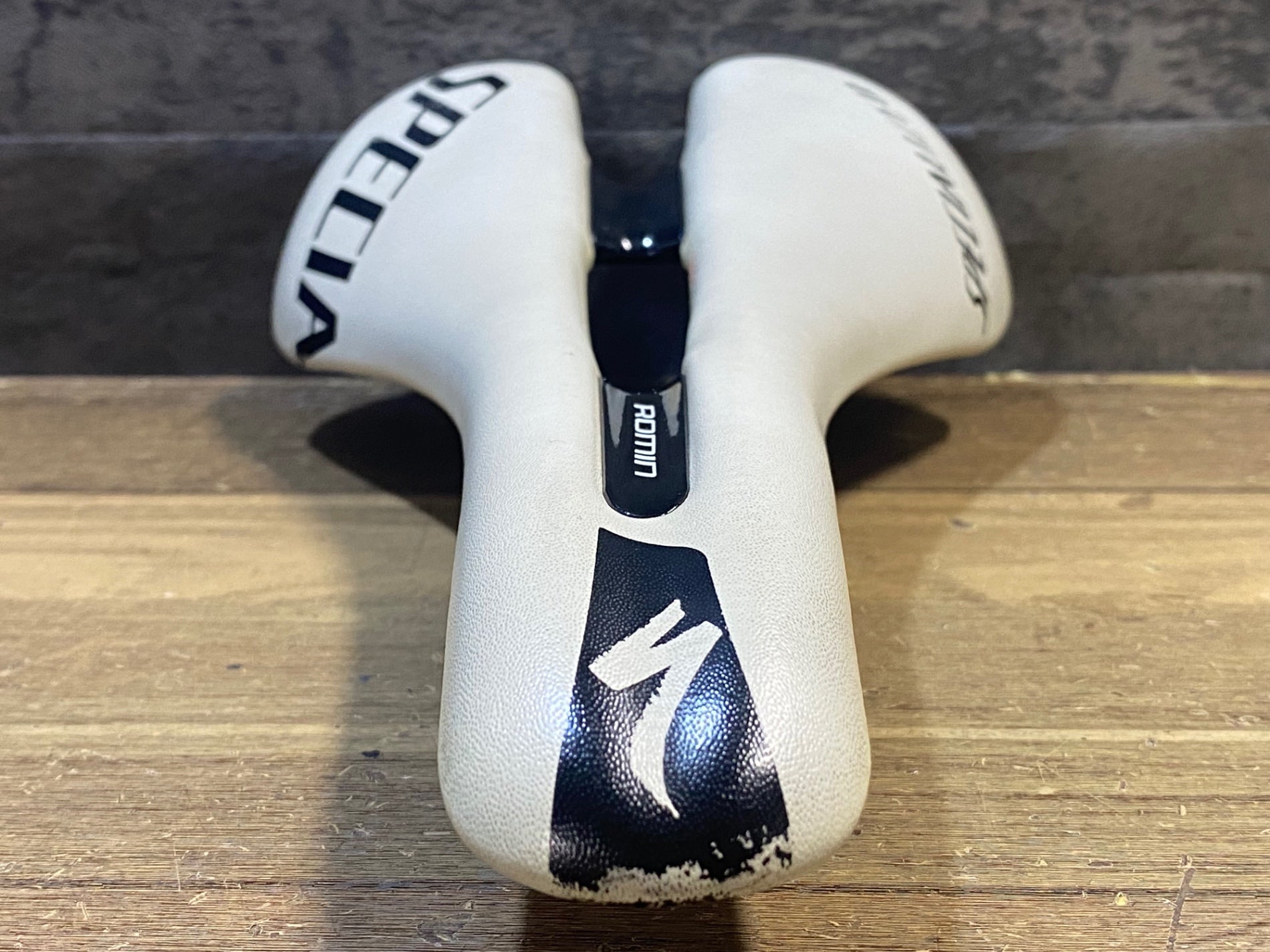 JT773 スペシャライズド SPECIALIZED ROMIN EVO PRO 143mm サドル 白