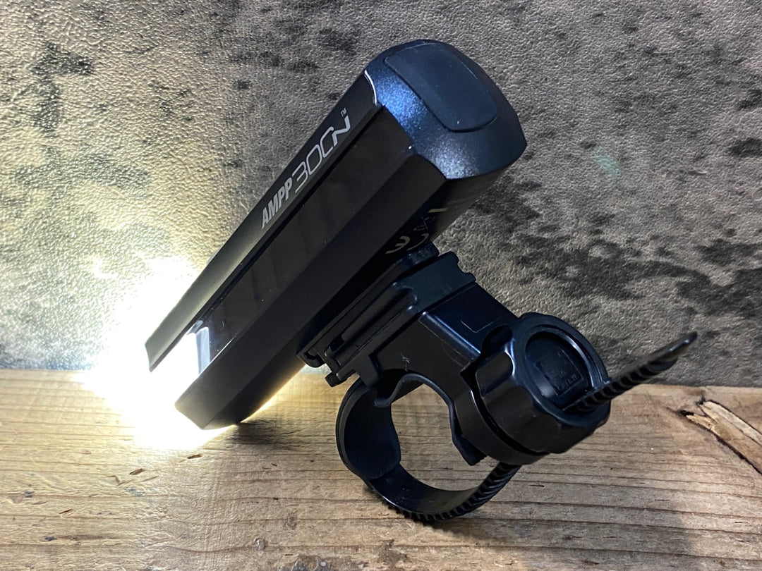 KK863 キャットアイ CATEYE AMPP300N フロントライト 点灯確認済
