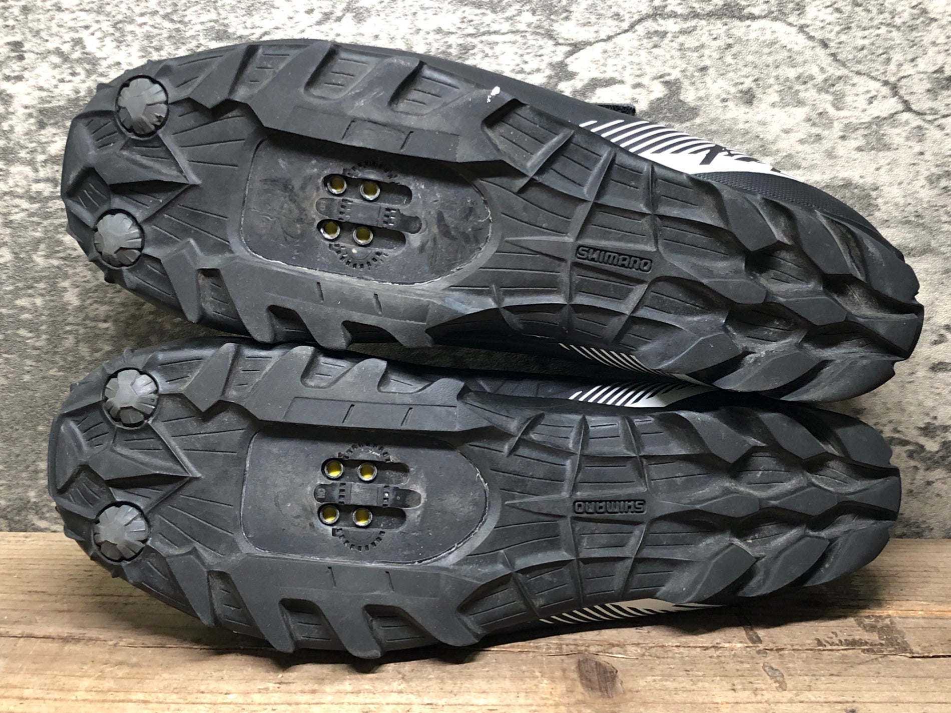 JP524 シマノ SHIMANO SH-ME200-S ビンディングシューズ 黒 EU42 SPD