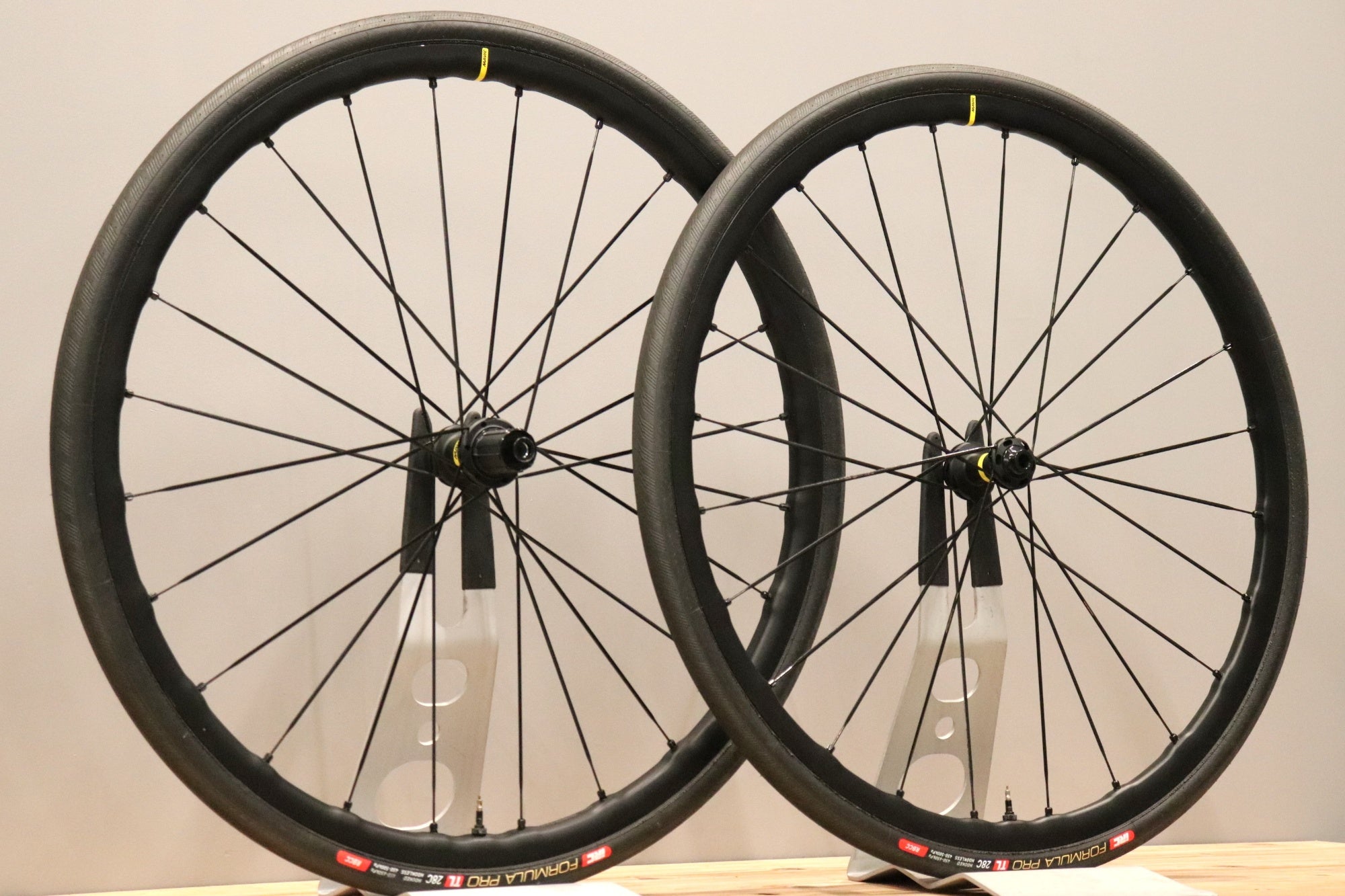 マヴィック MAVIC キシリウム KSYRIUM SL 25 DISC アルミ チューブレス
