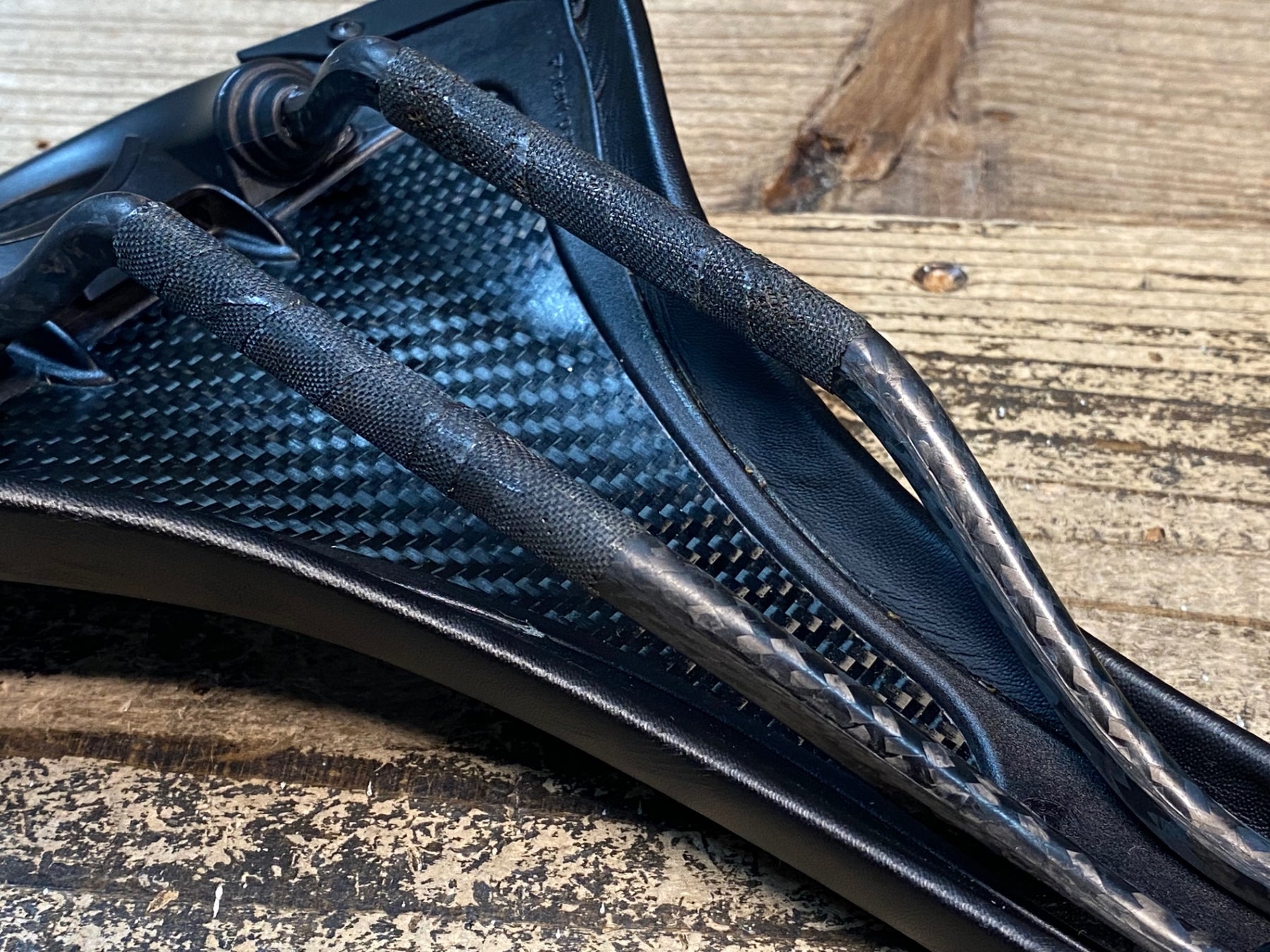 JG435 フィジーク fizik アリアンテ ALIANTE R1 サドル 黒 約155mm