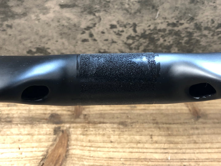 KM283 TNI エアロファスト AEROFAST カーボン ドロップハンドル ブラケットC-C420mm Φ31.8 ※ロゴ剥がれ