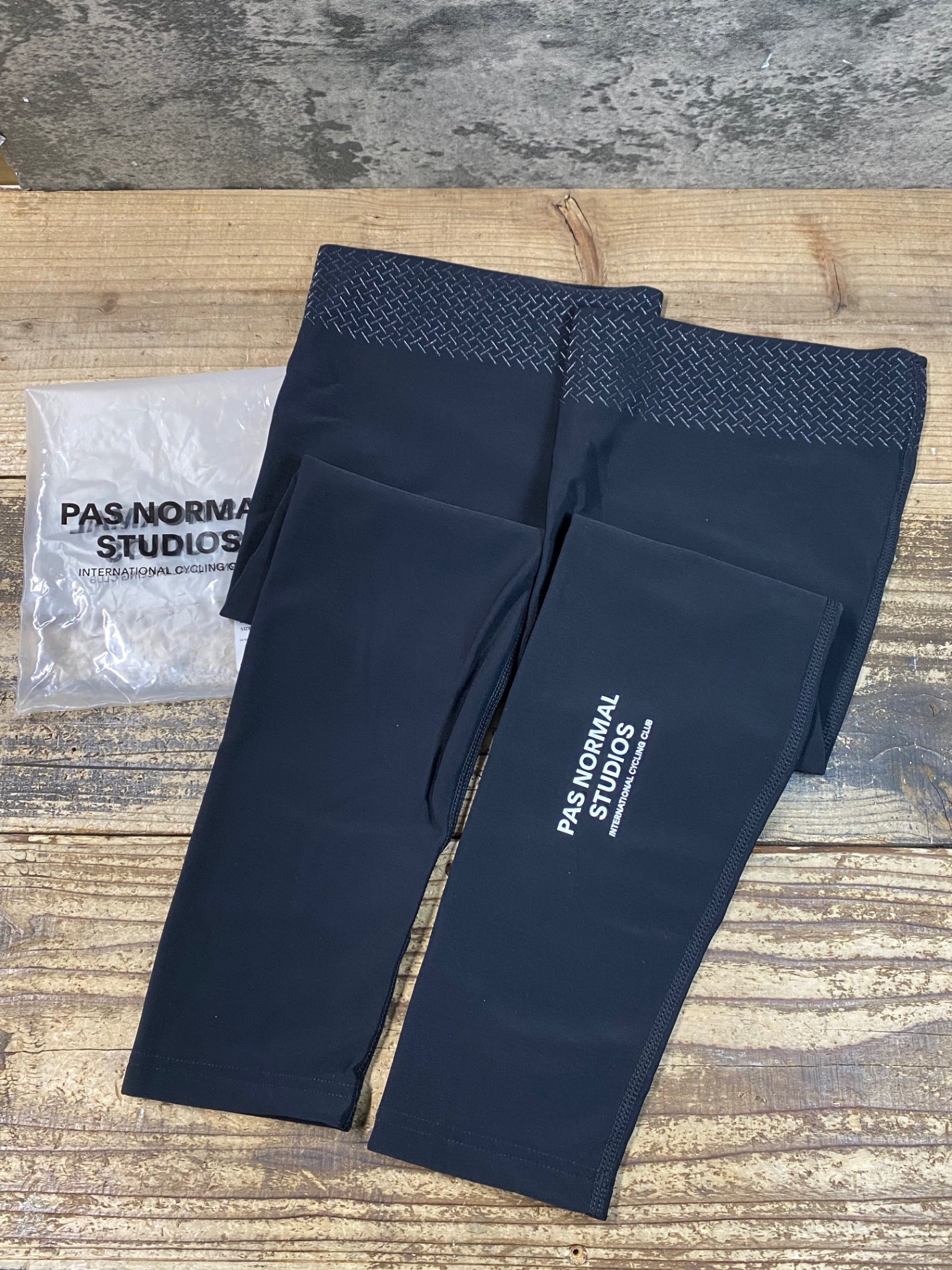 JT640 パスノーマルスタジオ PAS NORMAL STUDIOS レッグウォーマー 黒