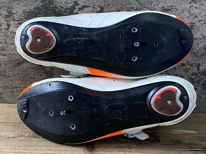 KM354 シディ SIDI WIRE CARBON ビンディングシューズ ホワイト オレンジ 40 3穴 ※固定バンド2色付属、サイド削れ傷