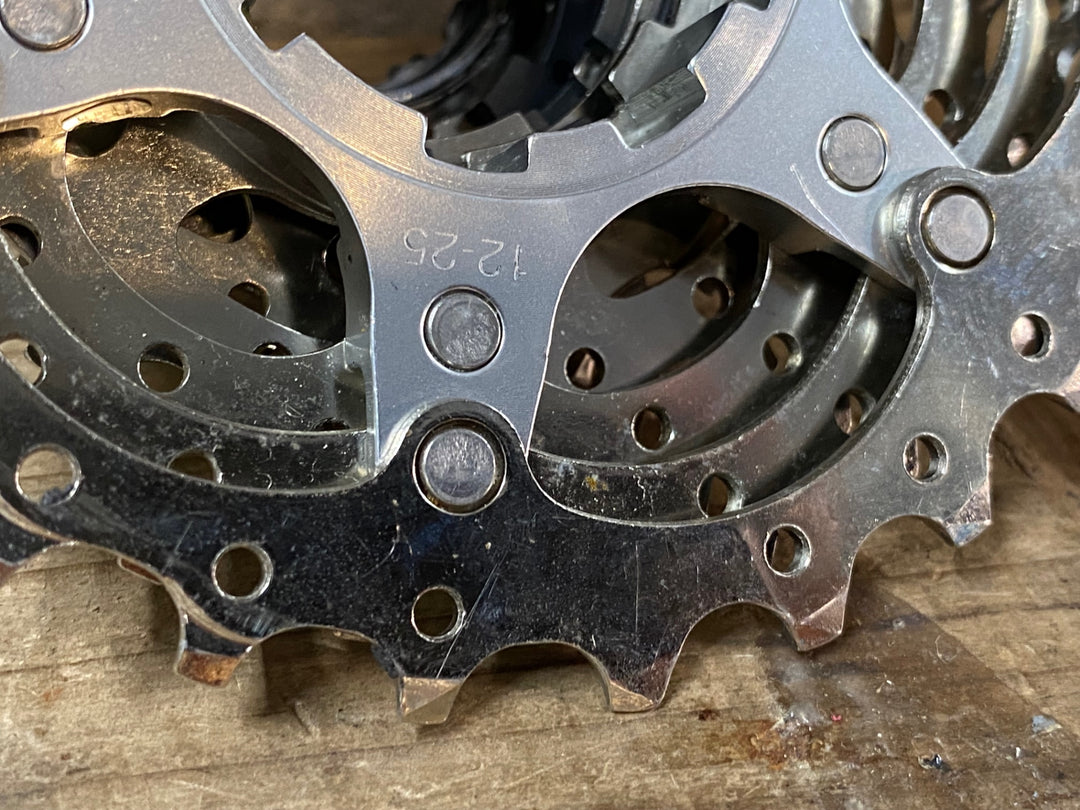 IU771 シマノ SHIMANO 105 CS-5700 スプロケット 12-25T 10s