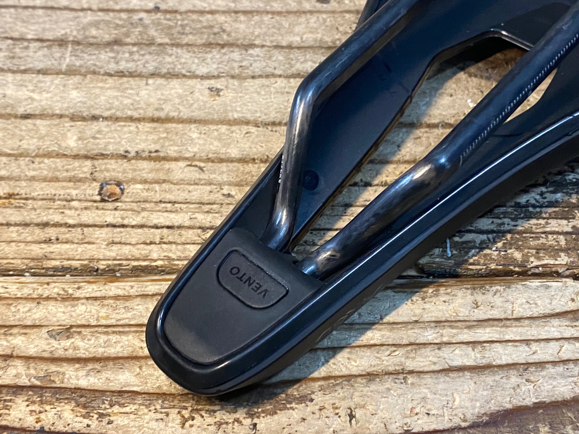 JX683 フィジーク fizik ヴェント VENTO ARGO R1 サドル 黒 カーボン