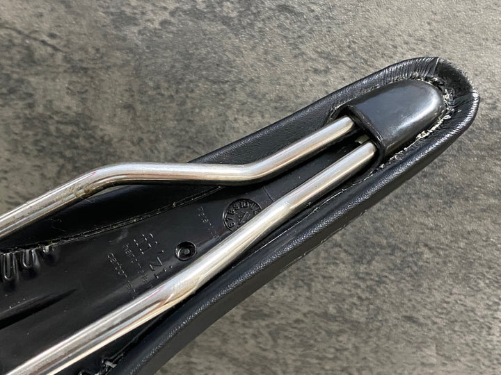 KQ627 フィジーク fizik ANTARES R3 サドル 黒 kiumレール