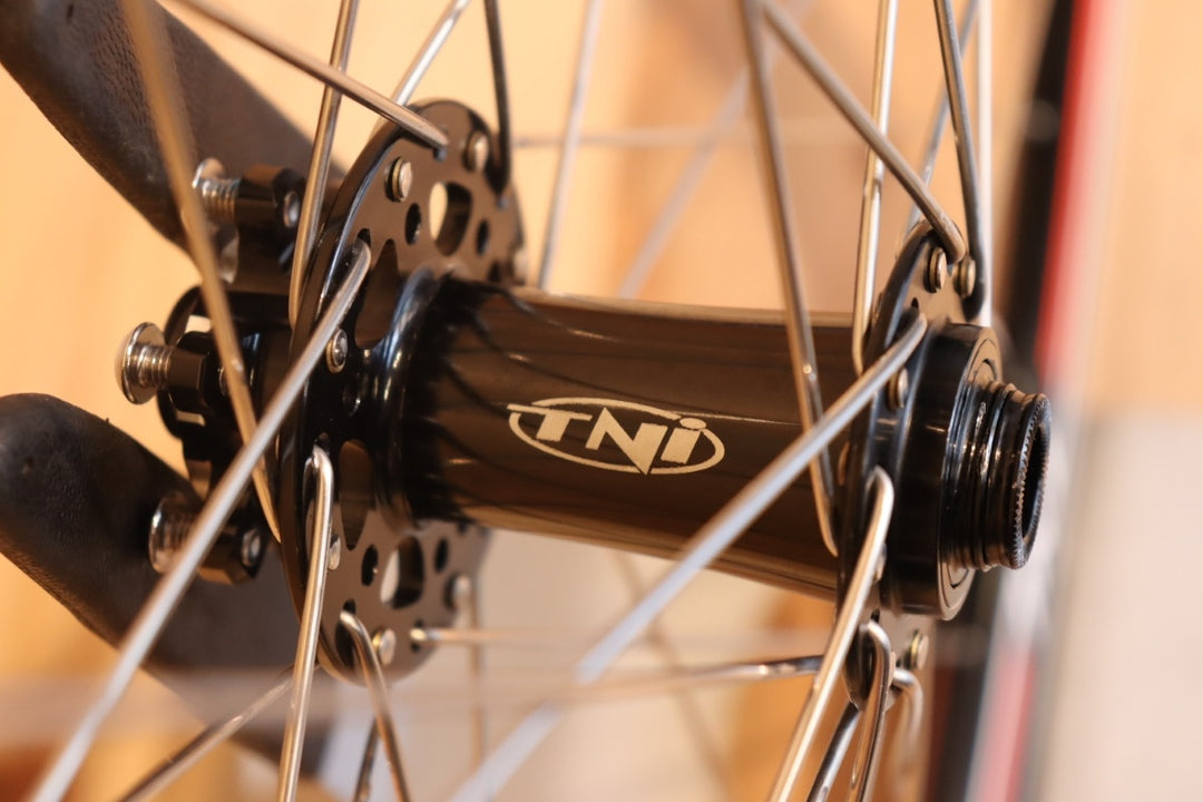 TNI AL22Wリム使用 REVO DISCハブ 手組 アルミ チューブレス フロントホイール 19C 【千葉店】