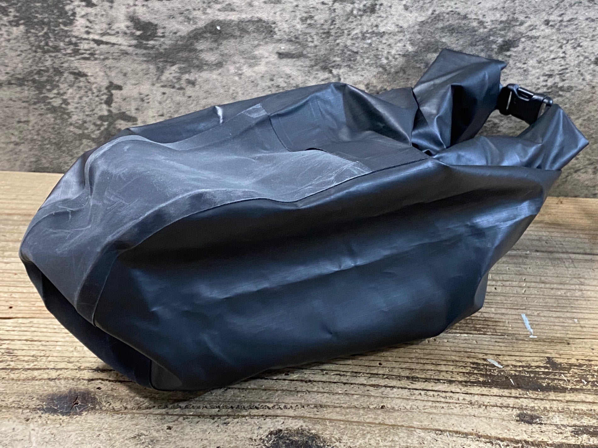JU129 ラファ Rapha WATERPROOF REAR PACK サドルバッグ 黒 グレー